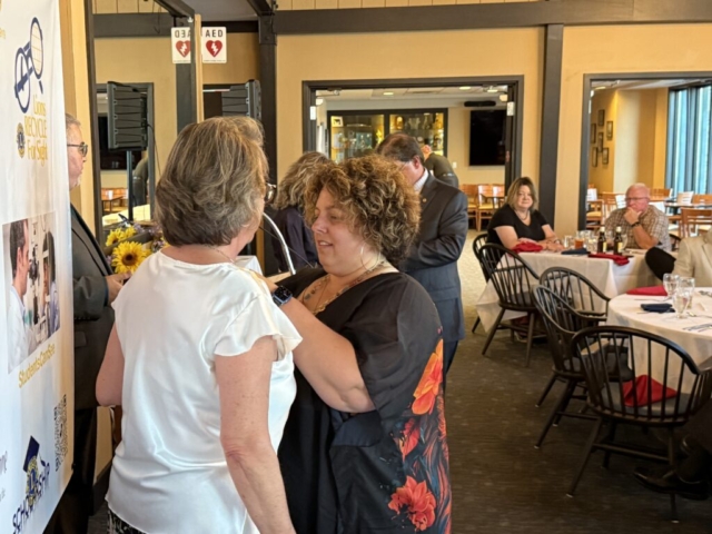 Karla pinning Lions Pin on Teresa
